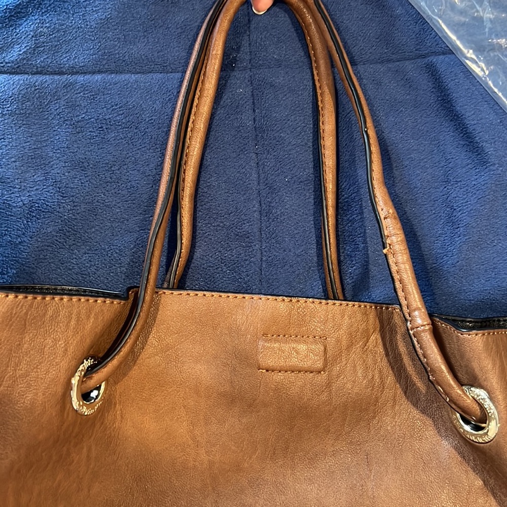 Barely Used Authentic Calvin Klein Shoulder Bag - image 6